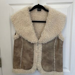 Cejon Vegan Sherpa and Suede Vest Sz M